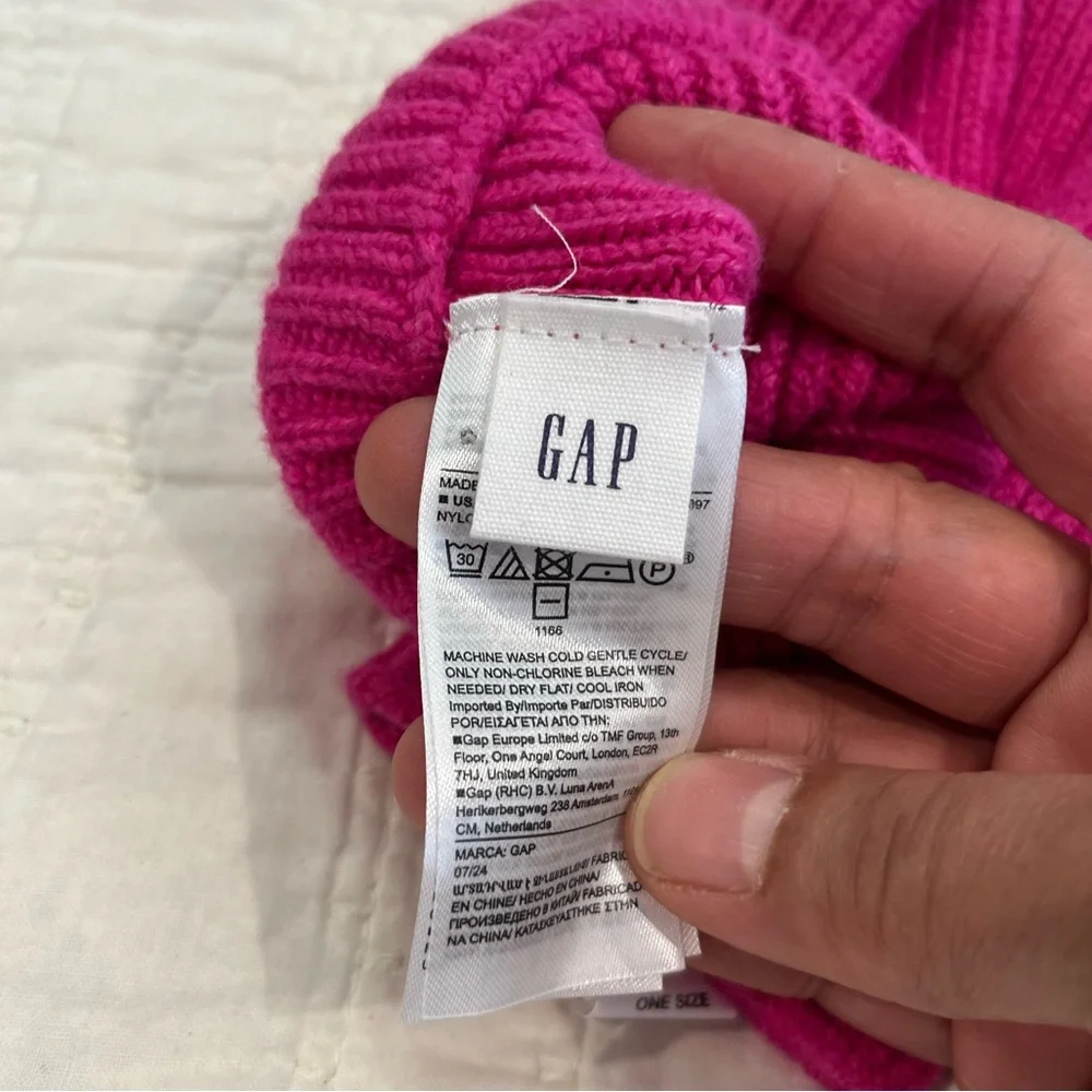 GAP Vibrant Pink Knit Gloves‎ OS NWT